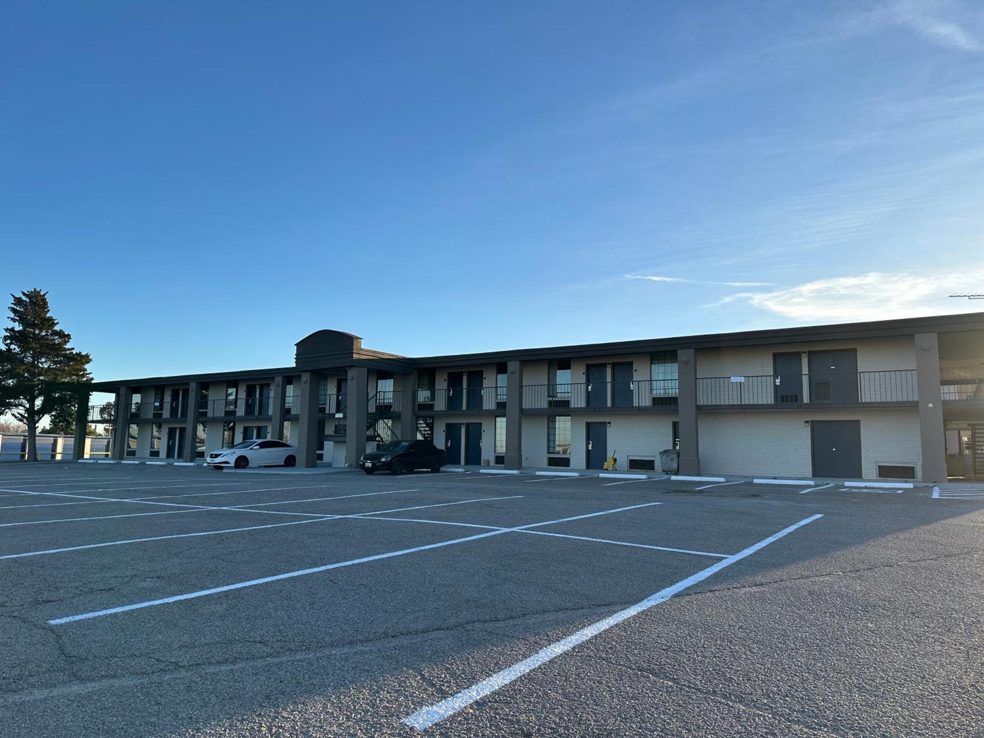 Maverick Inn Chickasha Exteriör bild